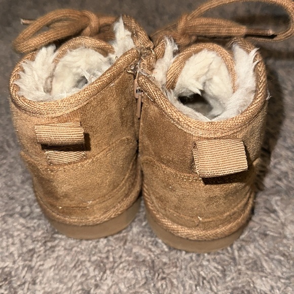 Kids boots size 10 - Picture 3 of 4